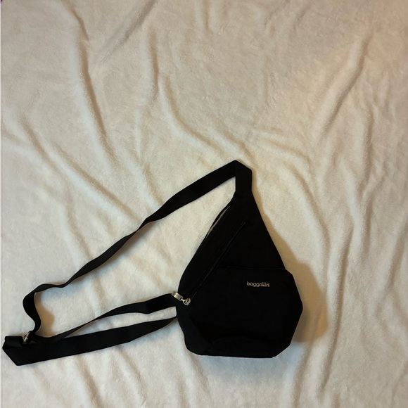 Baggallini Black Sling Pack with Silver Logo - Picture 2 of 9
